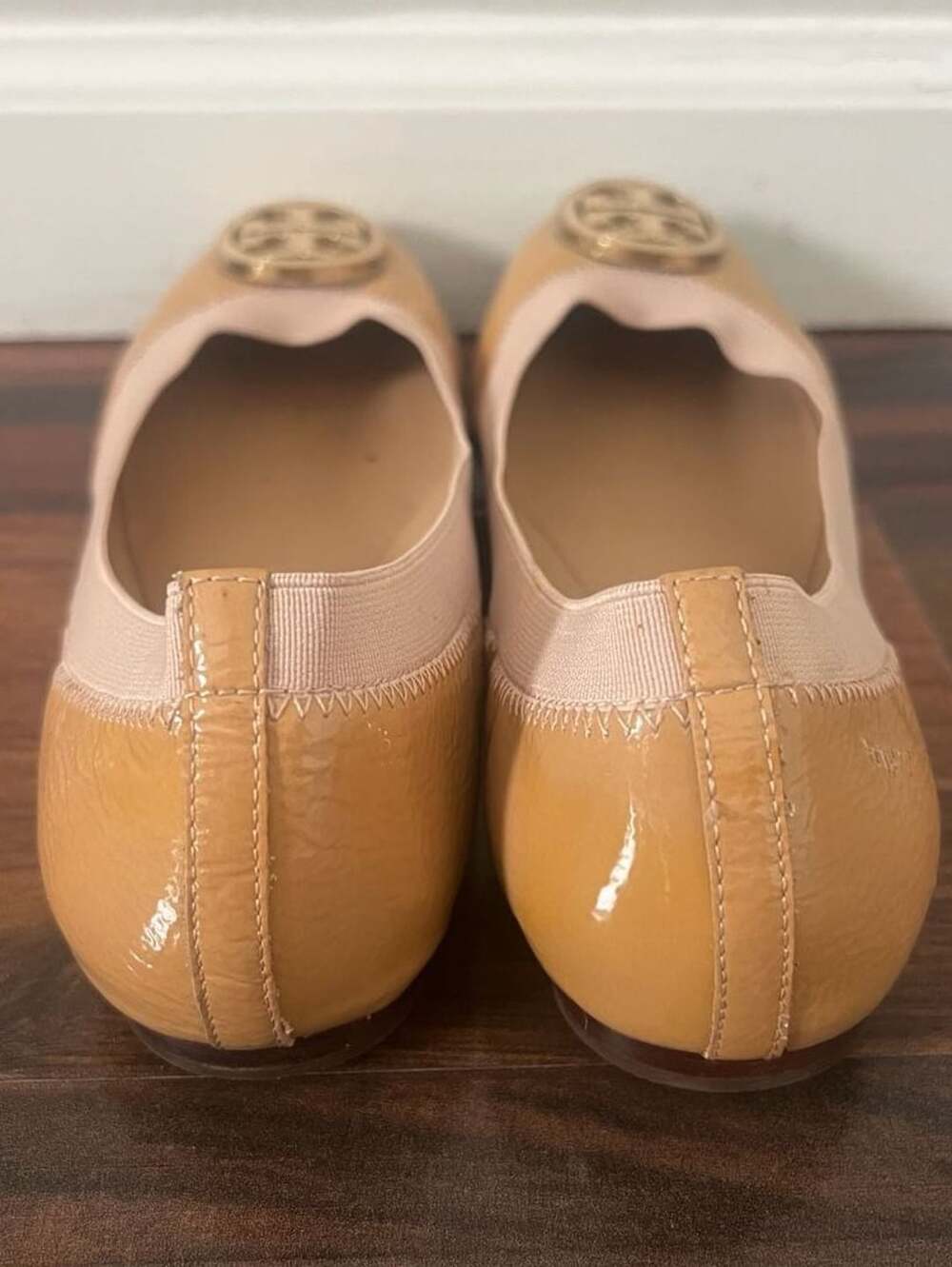 Tory Burch Women's Caroline Patent Leather Logo Ballet Flats Tan Size 9M - Picture 3 of 11